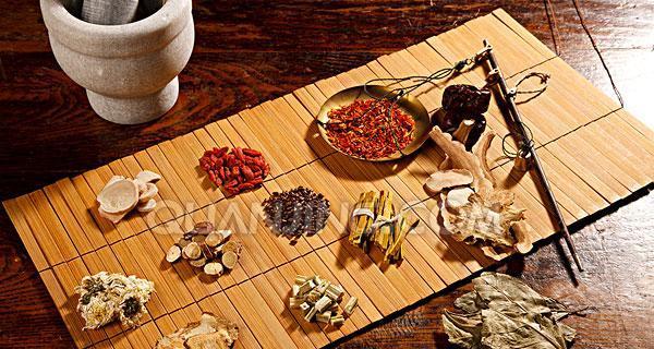 如何解决杜高犬掉皮屑问题（从饮食到护理，全面解析掉皮屑成因及解决方案）