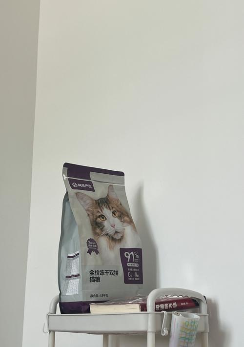 解析猫咪焦虑的原因及应对方法（探究猫咪焦虑的成因，为它们带来更好的生活）