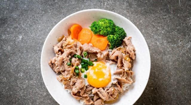 自制狗饭又贵又麻烦？自制狗饭的3大核心原则